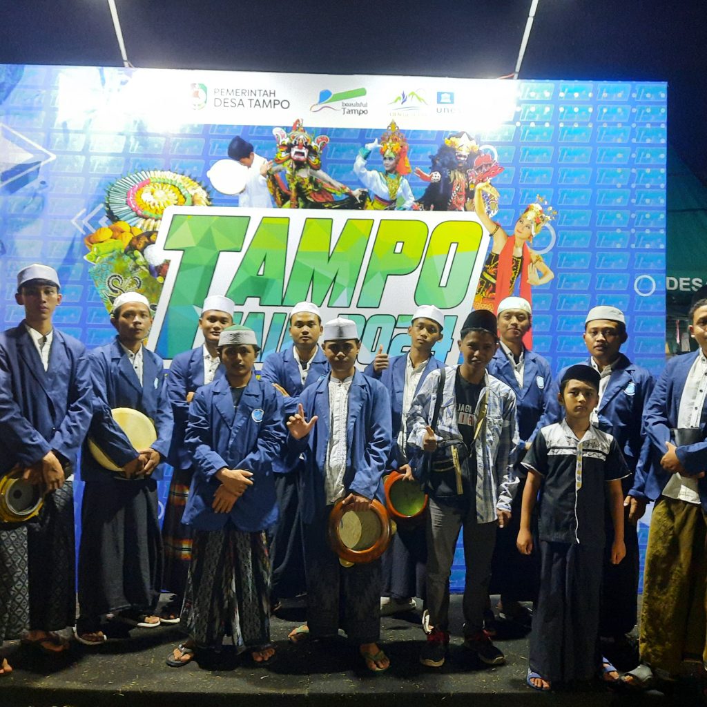 PENAMPILAN HADRAH MAHASISWA PMG DALAM EVENT TAMPO FAIR 2024